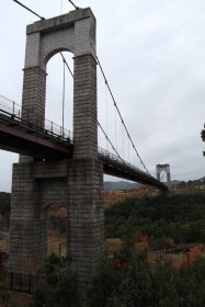 秦野戸川公園内の吊り橋