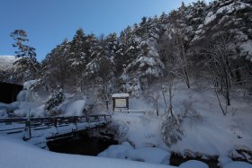 渋湯御殿からの登山口