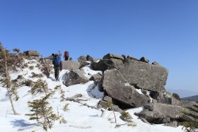 縞枯山・茶臼山展望台へ向けて