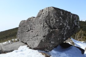 縞枯山・茶臼山展望台の岩