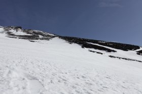 九合目手前の雪渓