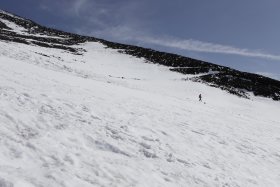 九合目付近の雪渓