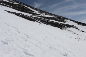 九合目過ぎの雪渓