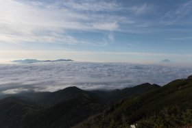 雲海に浮かぶ富士山