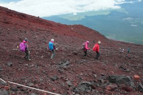 赤岩八号館を目指して下山