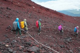 赤岩八号館を目指して下山