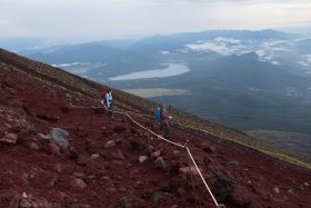 朝食後、御殿場ルートで下山