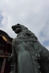 武蔵御嶽神社狛犬（狼）