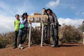 越前岳山頂での記念撮影