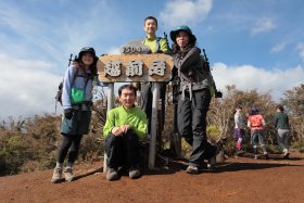 越前岳山頂での記念撮影