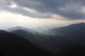 塔ノ岳から望む丹沢の山々