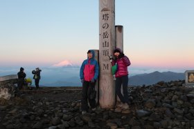 塔ノ岳山頂と富士山