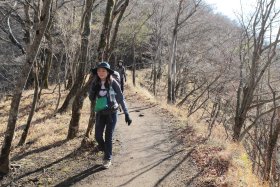 鍋割山荘へ向けて下山中