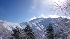 硫黄岳から続く稜線