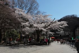 清滝駅前