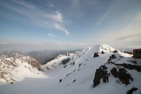 西日に照らされる槍沢