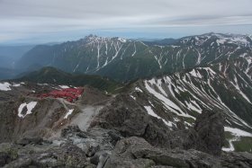 槍ヶ岳山荘と小槍と西鎌尾根