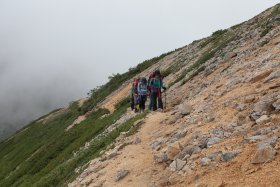 西岳へ続く登山道