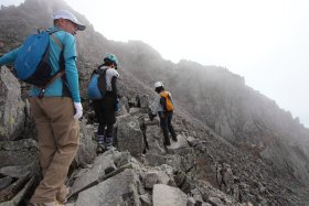 奥穂高岳山頂に向けて