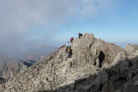 穂高岳山荘へ下山