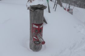 北横岳ヒュッテ前のトーテムポール