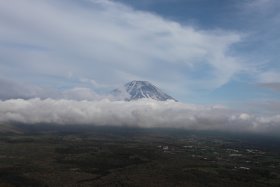 雲に遮られる富士山