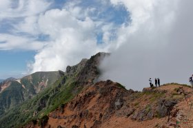 山梨県側から湧き上がる雲