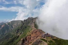 赤岳展望荘を見下ろして