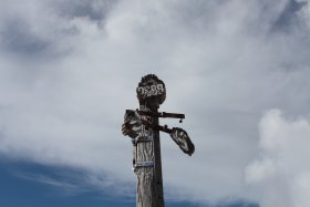 古い赤岳の山頂標識