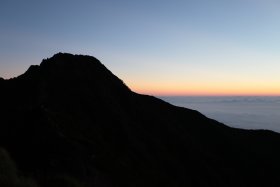 阿弥陀岳と朝焼け