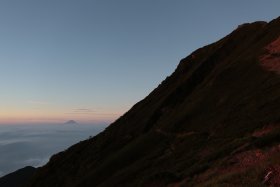 雲海に浮かぶ富士山