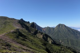 赤岳からの稜線