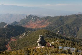 金峰山小屋と瑞牆山