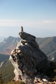 金峰山小屋にある大きな岩