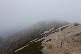 燕岳は霧の中