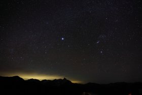 槍ヶ岳と沈むオリオン