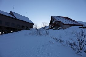 八方池山荘とグラートクワッドリフト