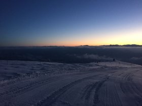 圧雪されたゲレンデ