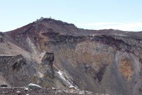 火口の上の剣ヶ峰