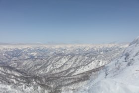 真っ白な雪山