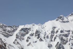 吊尾根の雪庇