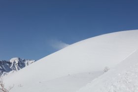 舞い上がる粉雪