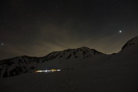 立山室堂山荘と南東の空