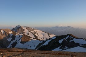 夕暮れの白馬鑓ヶ岳と剱岳