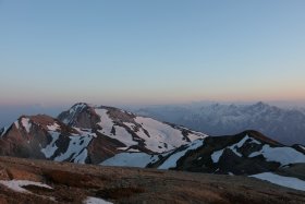 夕暮れの杓子岳と白馬鑓ヶ岳