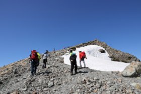 白馬岳山頂へ向けて