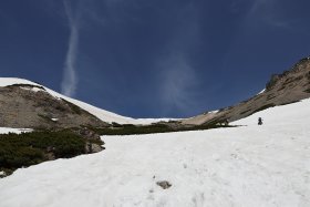 雪の斜面へ