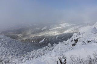 雪の混じった青空