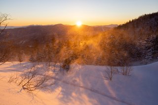 風に舞う雪