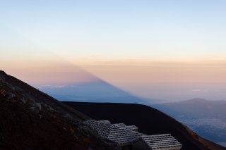 富士山の影